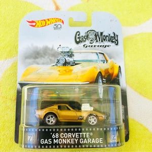 HOT WHEELS ‘68 Corvette in Gold